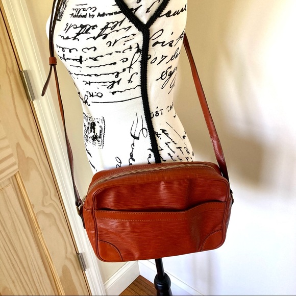 𝐋𝐨𝐮𝐢𝐬 𝐕𝐮𝐢𝐭𝐭𝐨𝐧 𝐂𝐫𝐨𝐬𝐬𝐛𝐨𝐝𝐲 𝐓𝐫𝐨𝐜𝐚𝐝𝐞𝐫𝐨𝟐𝟕 - Picture 7 of 12